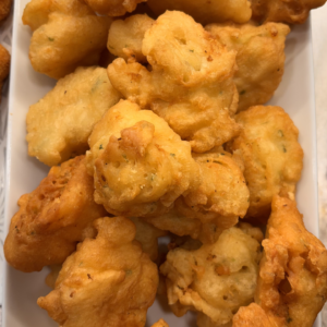 Buñuelos de Bacalao con Picado de Ajo y Perejil